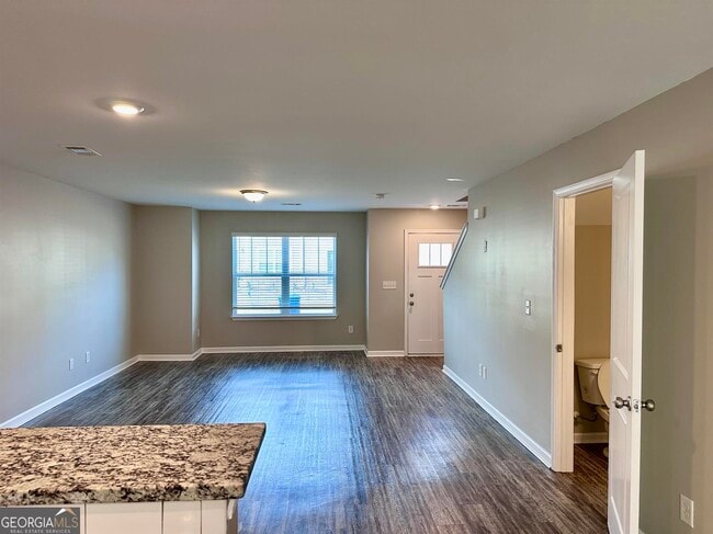 Building Photo - 306 Ashigan St