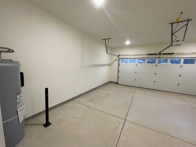 Building Photo - 410 4th St