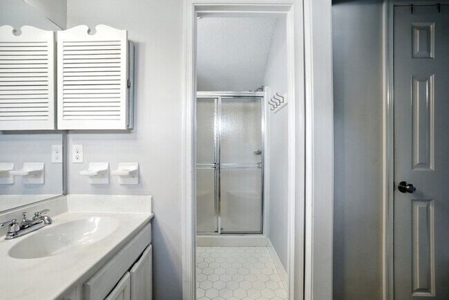 Building Photo - 1036 Woodsmans Reach