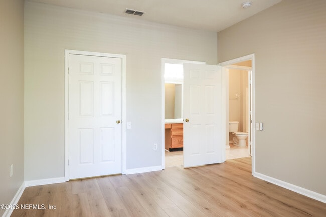 Building Photo - 10550 Baymeadows Rd