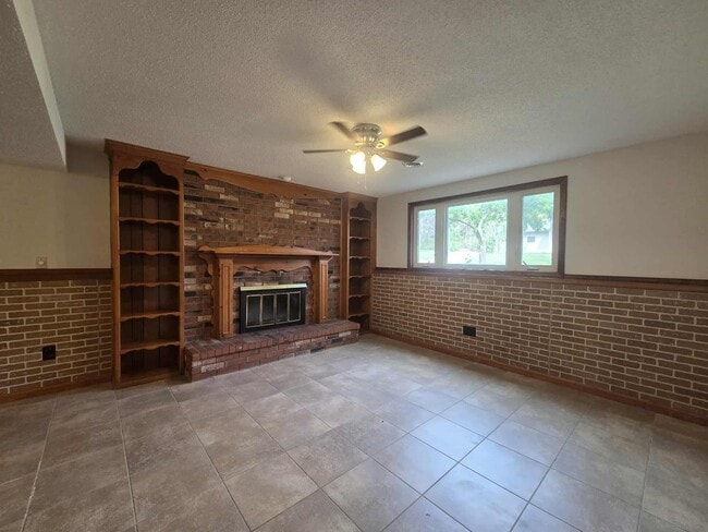 Building Photo - Spacious Home for Rent!