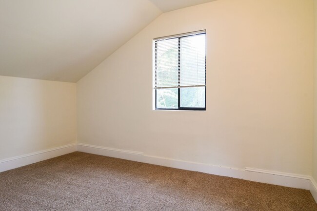 Building Photo - Magnolia 4 bedroom