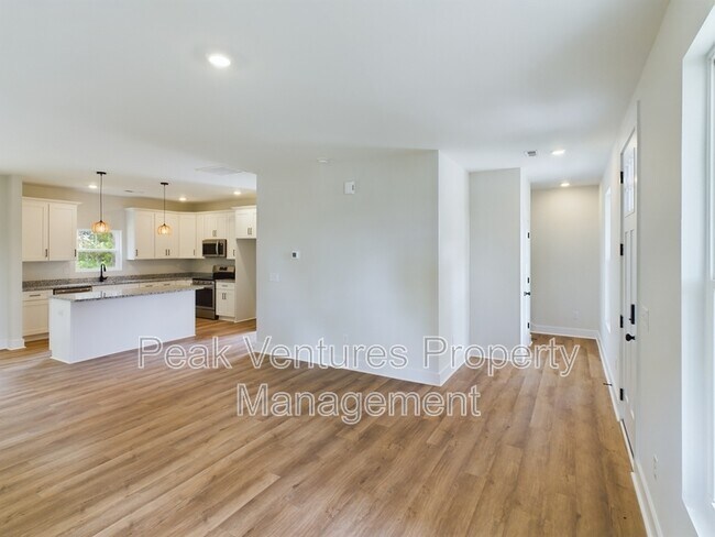 Building Photo - 113 Norbert Ln