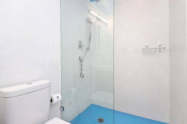 Building Photo - 250 Collins Ave