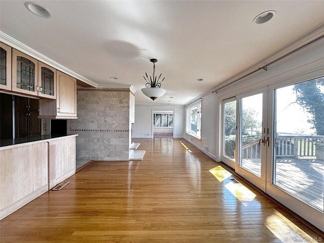 Building Photo - 1090 Bayhead Dr