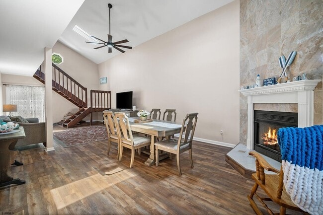 Building Photo - 10 Explorer Rd