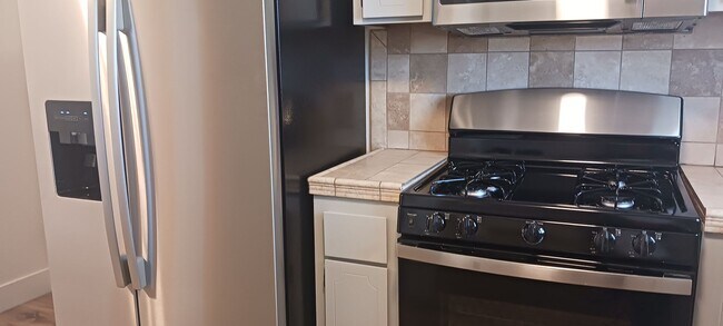 Building Photo - Updated 3 bedroom with A/C and Yard
