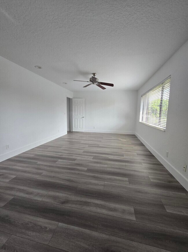 Building Photo - 1106 Staghorn St