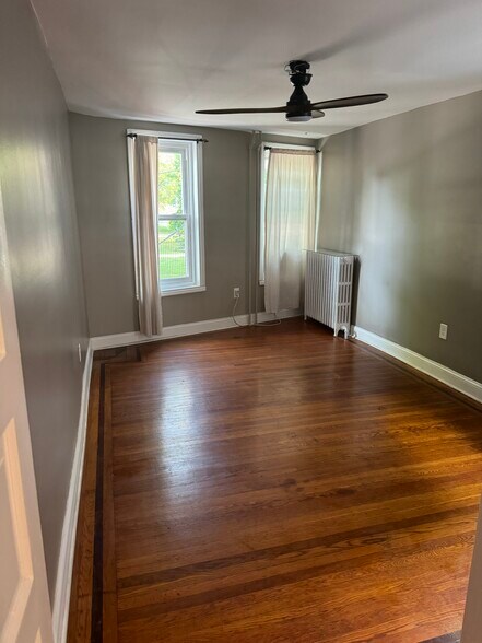 Bedroom 2 - 2021 W Girard Ave