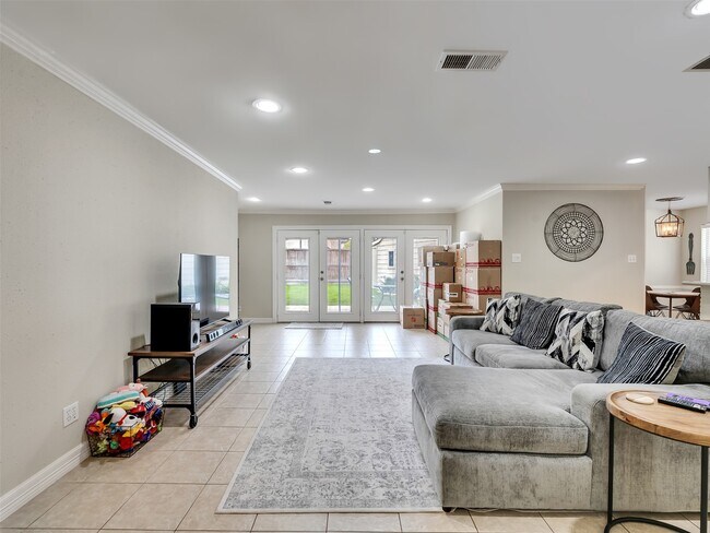 Building Photo - 2811 Quincannon Ln