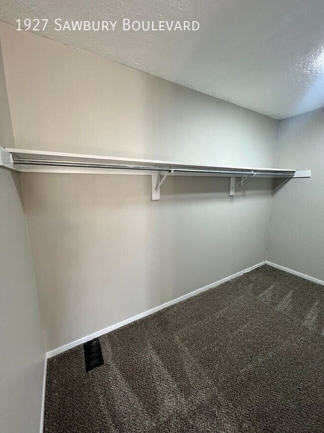 Building Photo - 1927 Sawbury Blvd