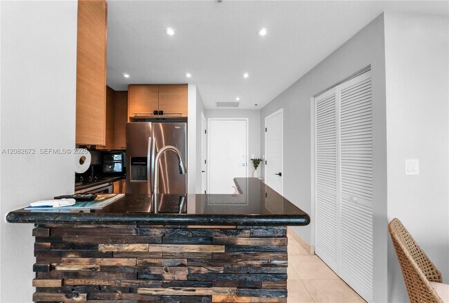 Building Photo - 6515 Collins Ave