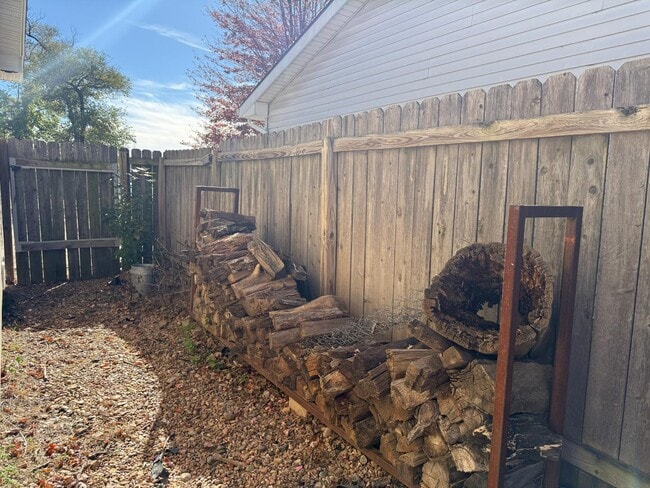 Building Photo - 5902 W Franklin St