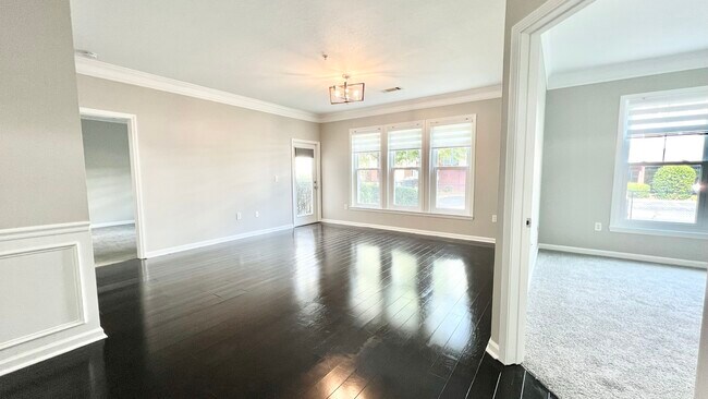 Primary Photo - 1850 Cotillion Dr