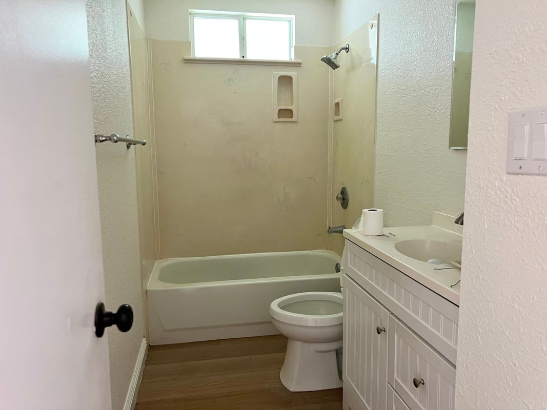 Building Photo - 618 Madsen Dr