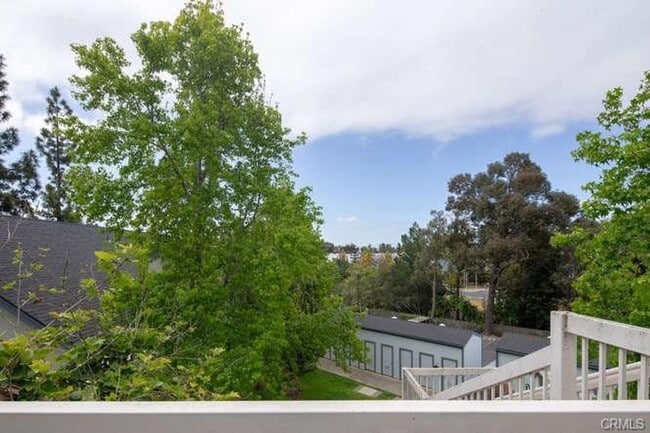 Building Photo - 2 Bedroom, 2 Bathroom + Loft - Top Floor Condo in Parkwood Village