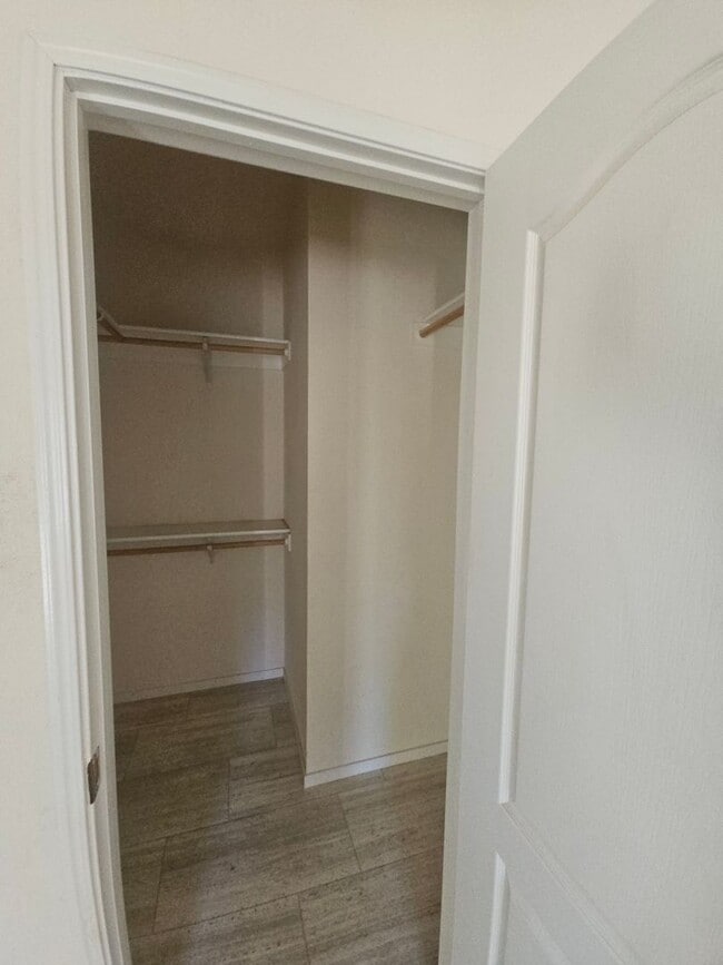 Building Photo - Newer 2 bedroom house on quiet street