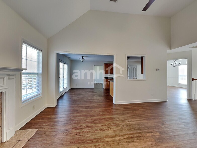 Building Photo - 3948 Justene Ct