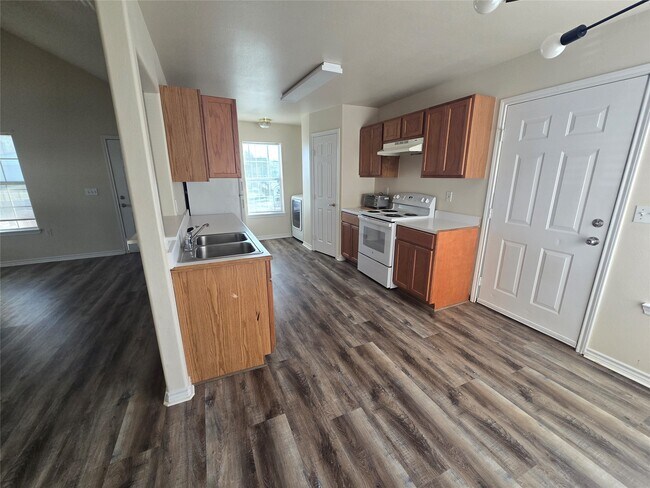 Building Photo - 102 Wilson St