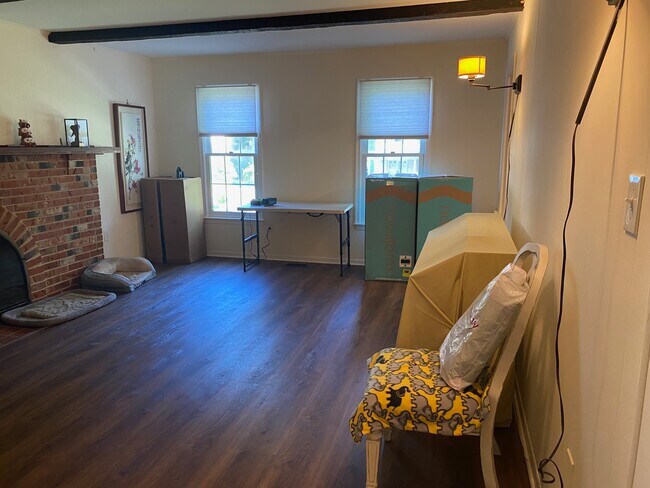 Building Photo - 7907 Laural Valley Way