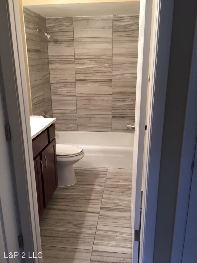 Building Photo - 1223 Woodridge Dr