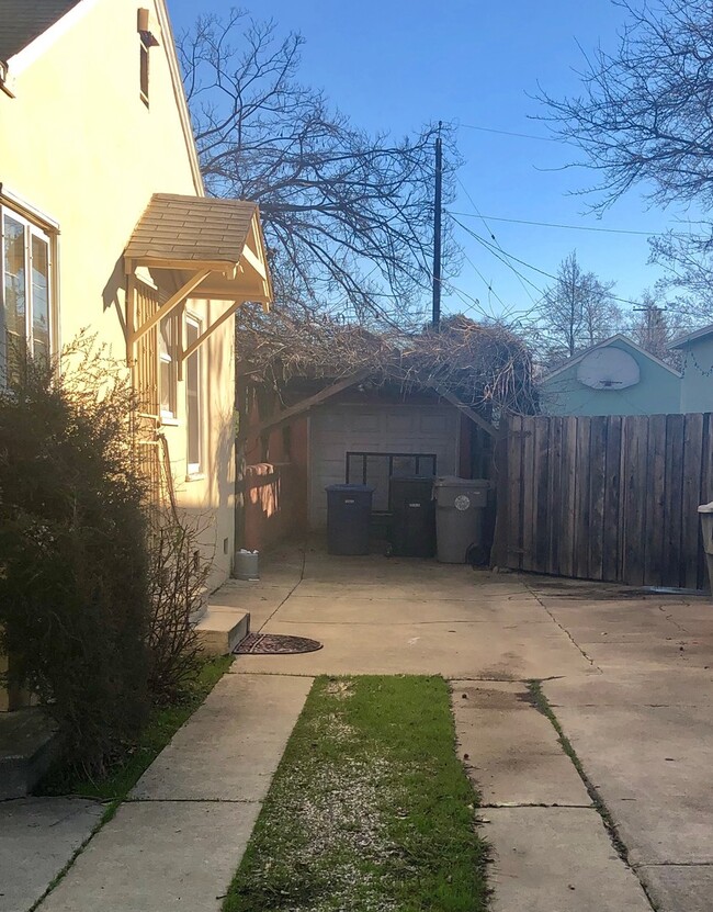 Building Photo - Tahoe Park Cutie! - JUST REDUCED