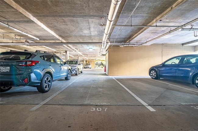 Building Photo - 7575 Kirby Dr