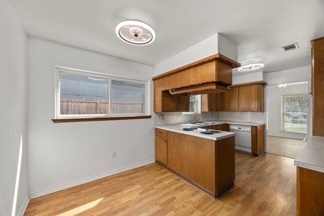 Building Photo - 1030 Lehman St