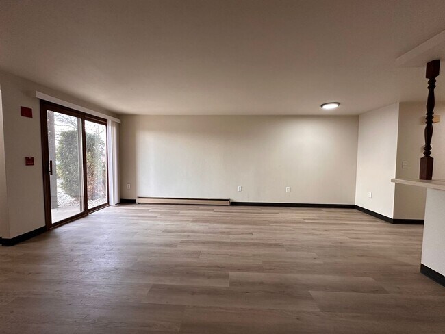 Building Photo - Recently Renovated 1 Bedroom 1 Bath Lower Apartment W/Garage!
