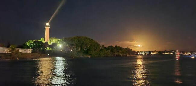 Building Photo - 353 S US Hwy 1