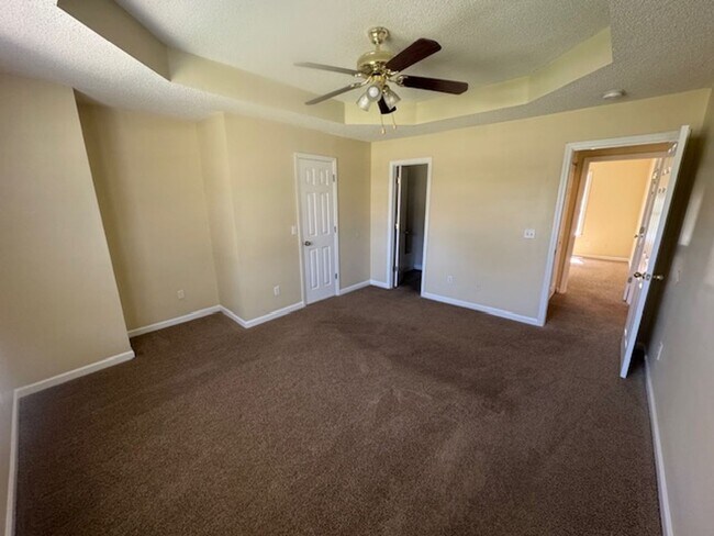 Building Photo - 3301 Roanoke Rd