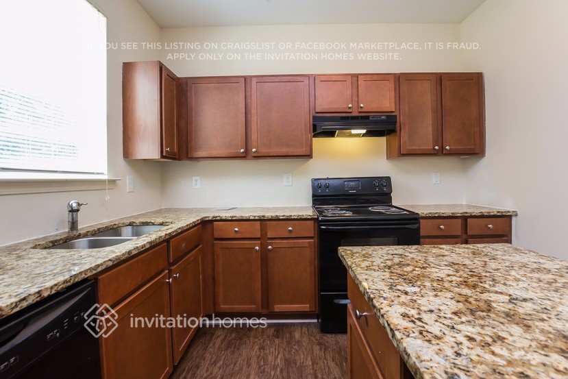 Building Photo - 1562 Ewing Farm Dr