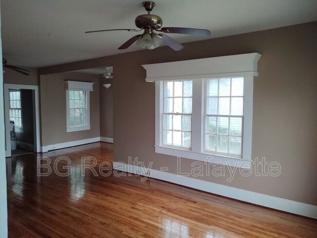 Building Photo - 303 S Guegnon St