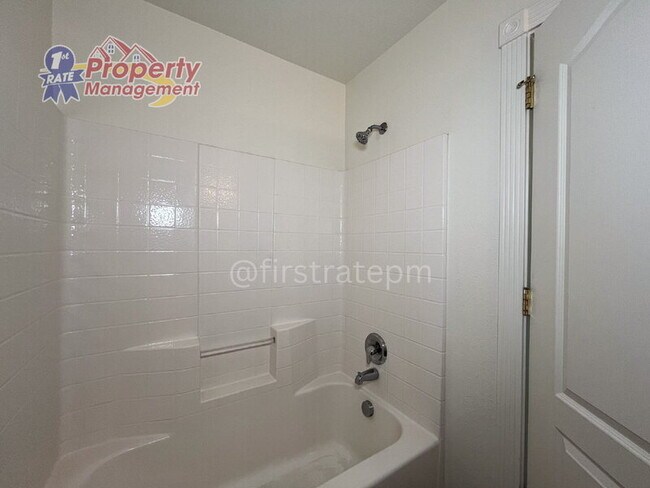 Building Photo - 5940 W Port Pl