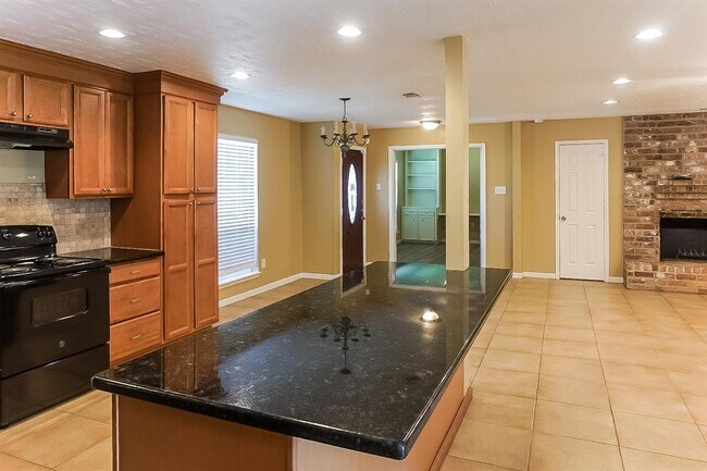 Building Photo - 5030 Summit Lodge Dr