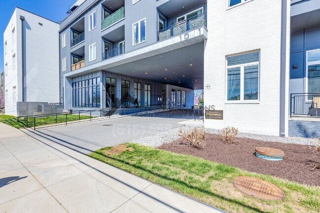 Building Photo - 1041 E Trinity Ln