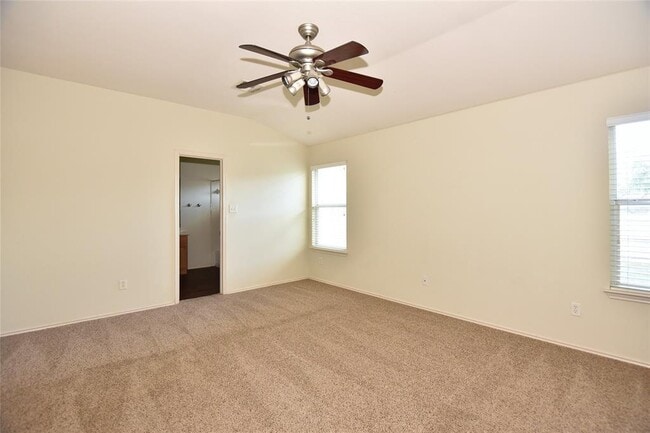 Building Photo - 3305 Stonewall Dr