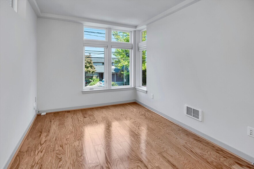 Building Photo - 3219 Fuhrman Ave E