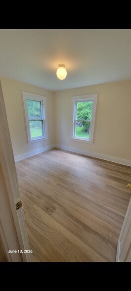 Building Photo - 127 Hutchinson Ave