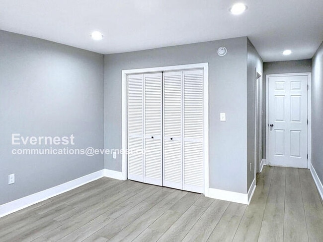 Building Photo - 260 S Highland Ave