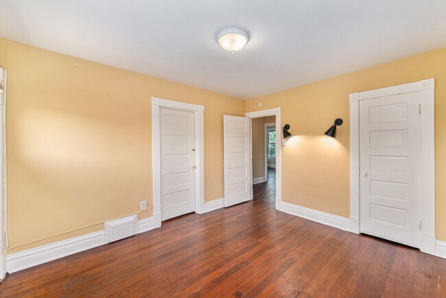 Building Photo - Stately Brick Denver Square Near City Park!