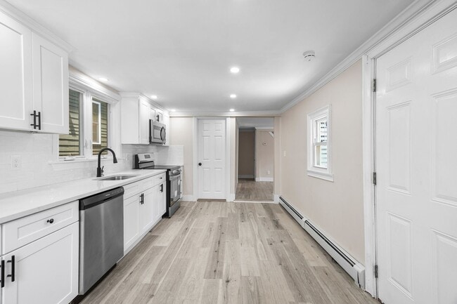 Building Photo - Beautifully Renovated 3-Bedroom Home in Ea...
