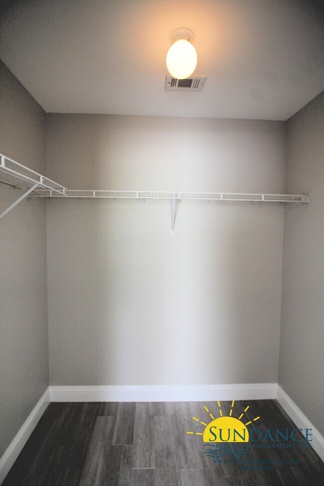 Building Photo - Beautiful 2 Bedroom Unit in Bluewater Bay