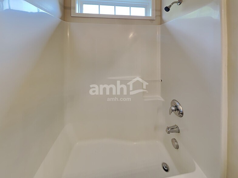 Building Photo - 112 Spalding Ln