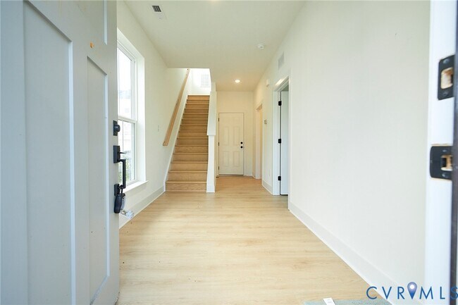 Building Photo - 15337 Sunray Wy