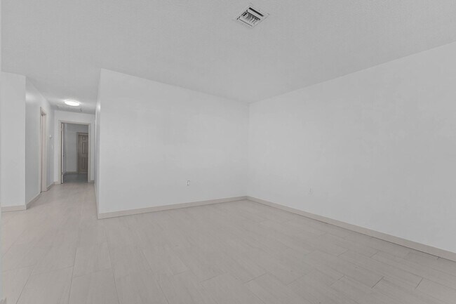 Building Photo - 2818 NE 7th St