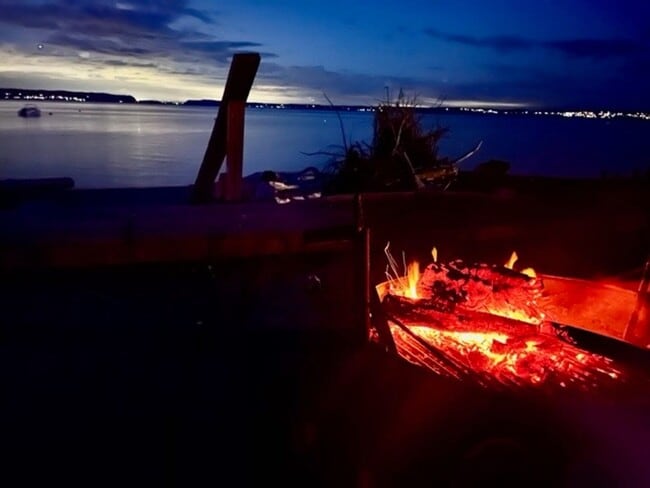 Building Photo - Beach House, Fully Furnished, Short Term January-March (includes all utilities and internet)