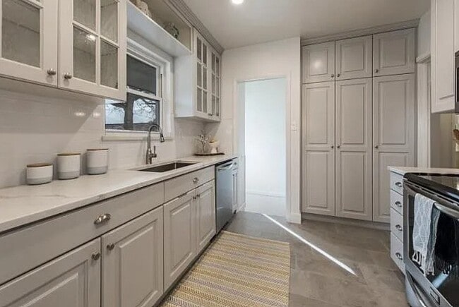 Building Photo - 1684 Browning Ave