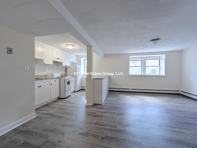 Building Photo - 160 N Beacon St