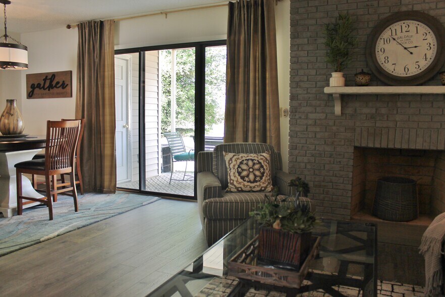 Building Photo - 7805 Renaissance Ct